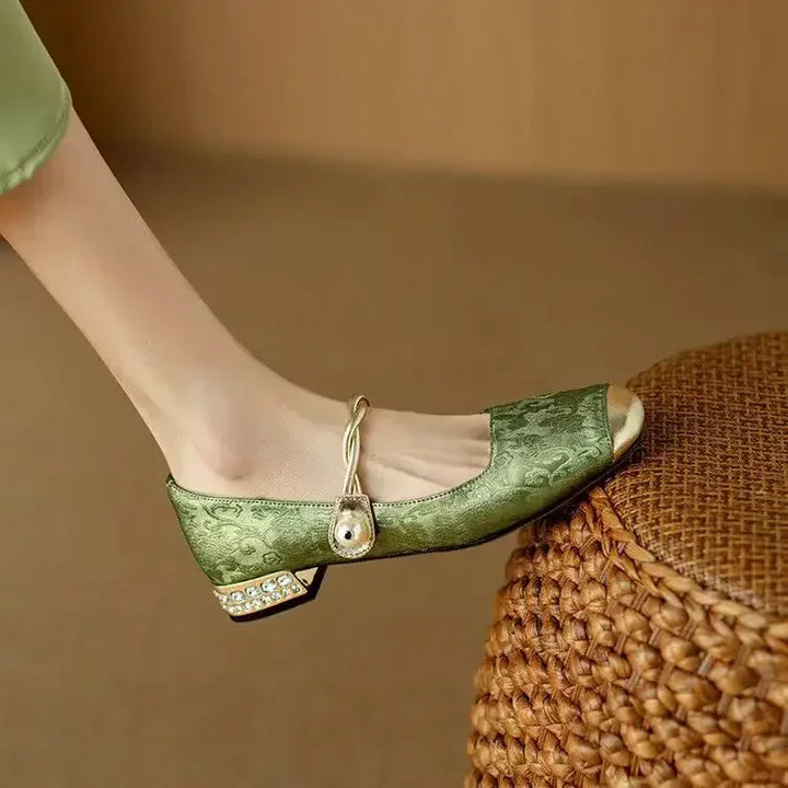 Valoria Pumps