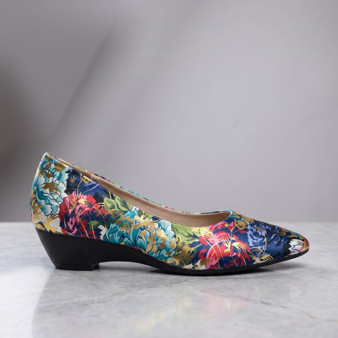 Maiori Pointed-Toe Pumps — Teal Floral, side profile of a single shoe showing the low heel